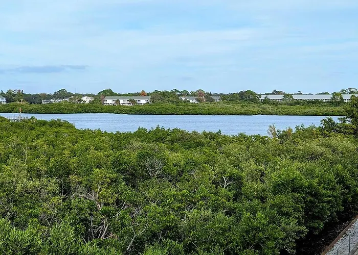 The Intercoastal #205 - Beachy Chic * Clearwater Beach