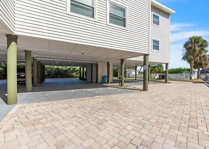 The Intercoastal #205 - Beachy Chic * Clearwater Beach
